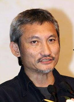 徐克资料个人资料,光影魔术师，华语电影界的传奇导演